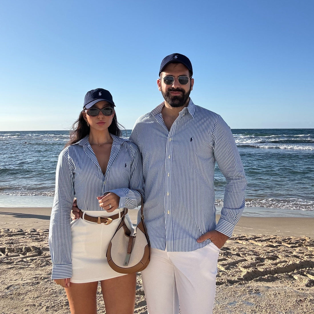 גבר ואישה לובשים חולצת פולו של Polo Ralph Lauren בלוק קלאסי יומיומי