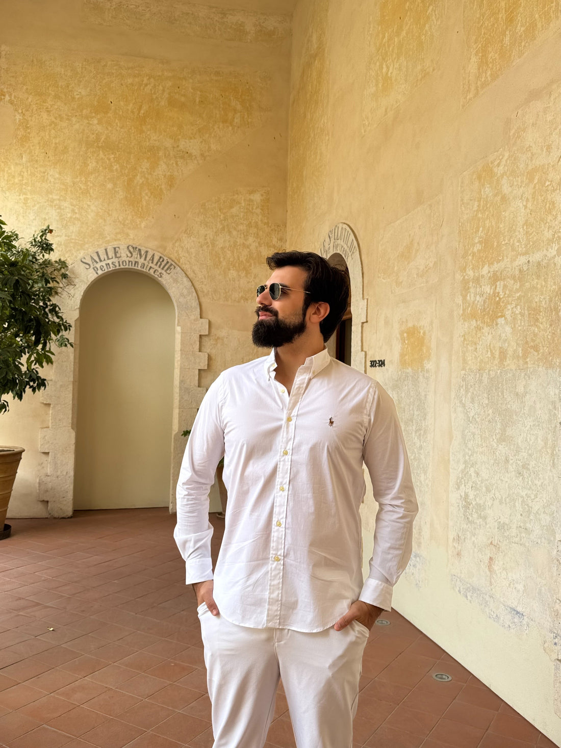 ולצה מכופתרת לבנה ראלף לורן עם שרוולים מקופלים למראה משוחרר